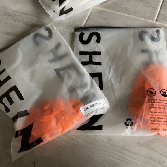 Criss cross neck solid halter top - Picture 4 of 7